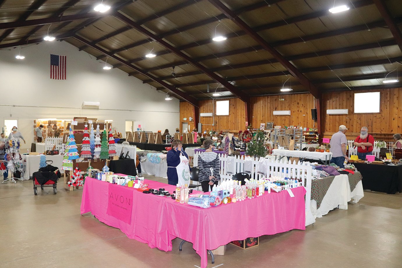 The 4-H Fairgrounds saw hundreds of visitors and nearly two dozen vendors Saturday for an annual Holiday Expo, sponsored by the 4-H Extension Homemakers Club.